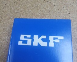 A blue and white box with the word skf on it.